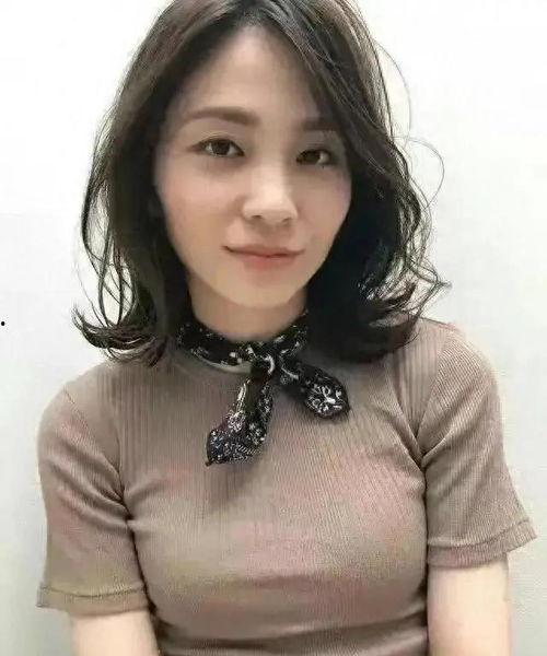 45岁的女人图片,45岁女性的优雅与智慧